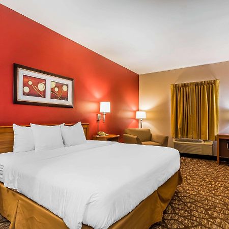 Quality Inn & Suites Chesterfield Village Springfield Kültér fotó