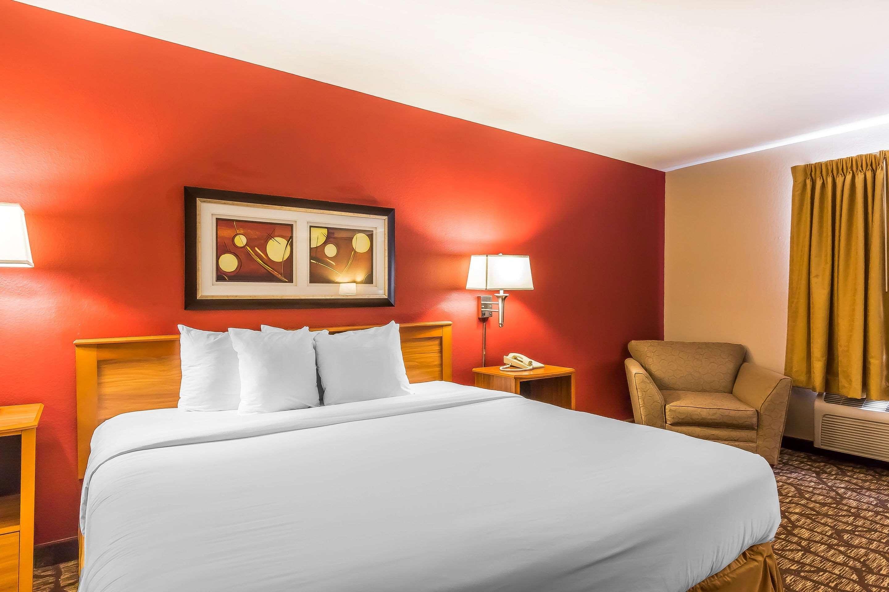 Quality Inn & Suites Chesterfield Village Springfield Kültér fotó