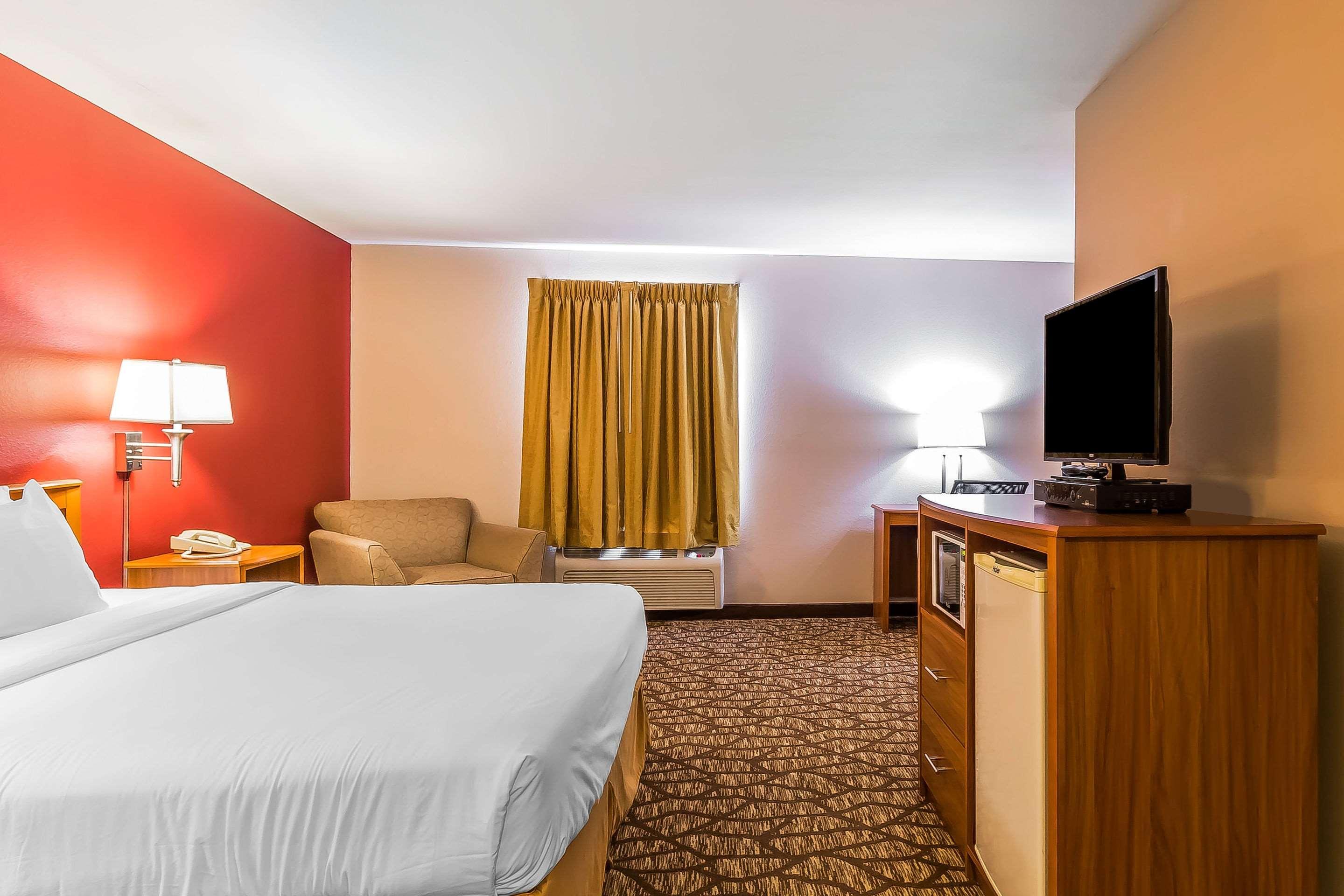 Quality Inn & Suites Chesterfield Village Springfield Kültér fotó