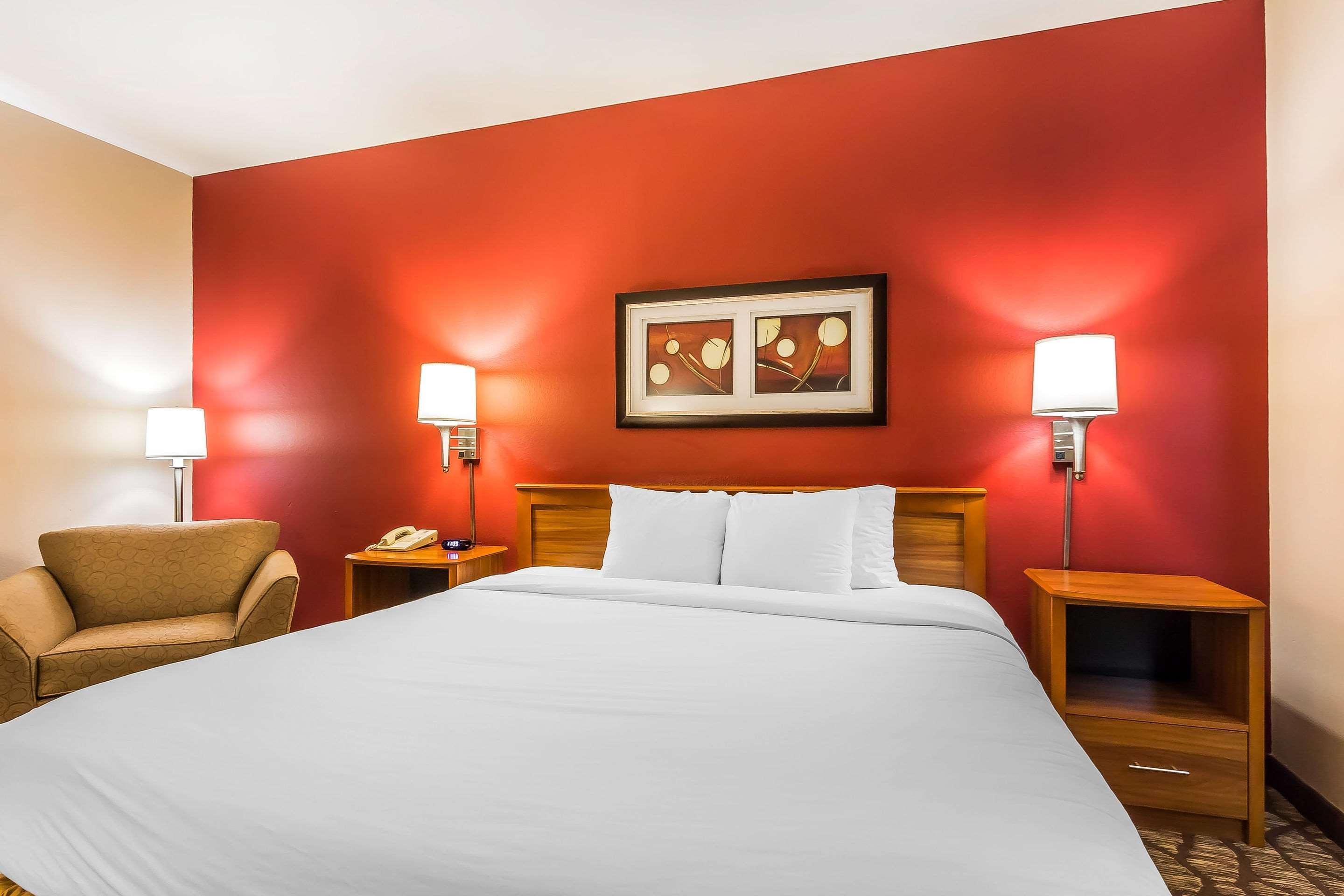 Quality Inn & Suites Chesterfield Village Springfield Kültér fotó