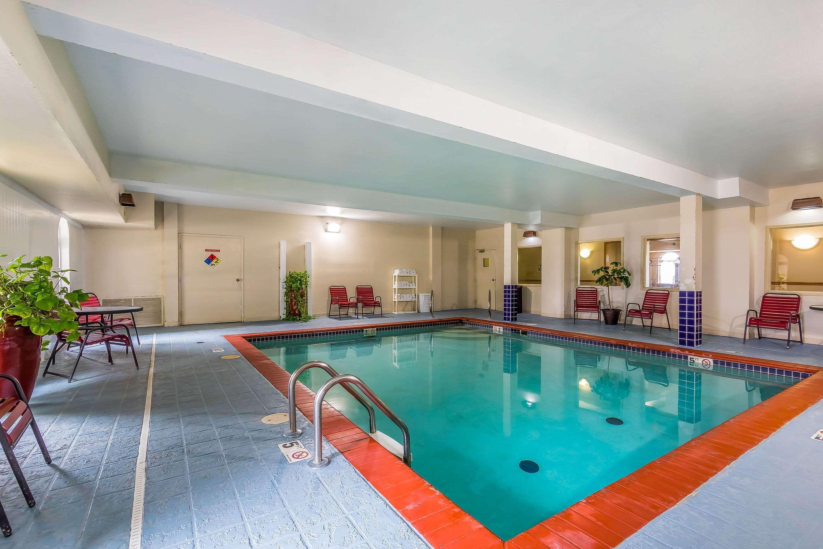 Quality Inn & Suites Chesterfield Village Springfield Kültér fotó