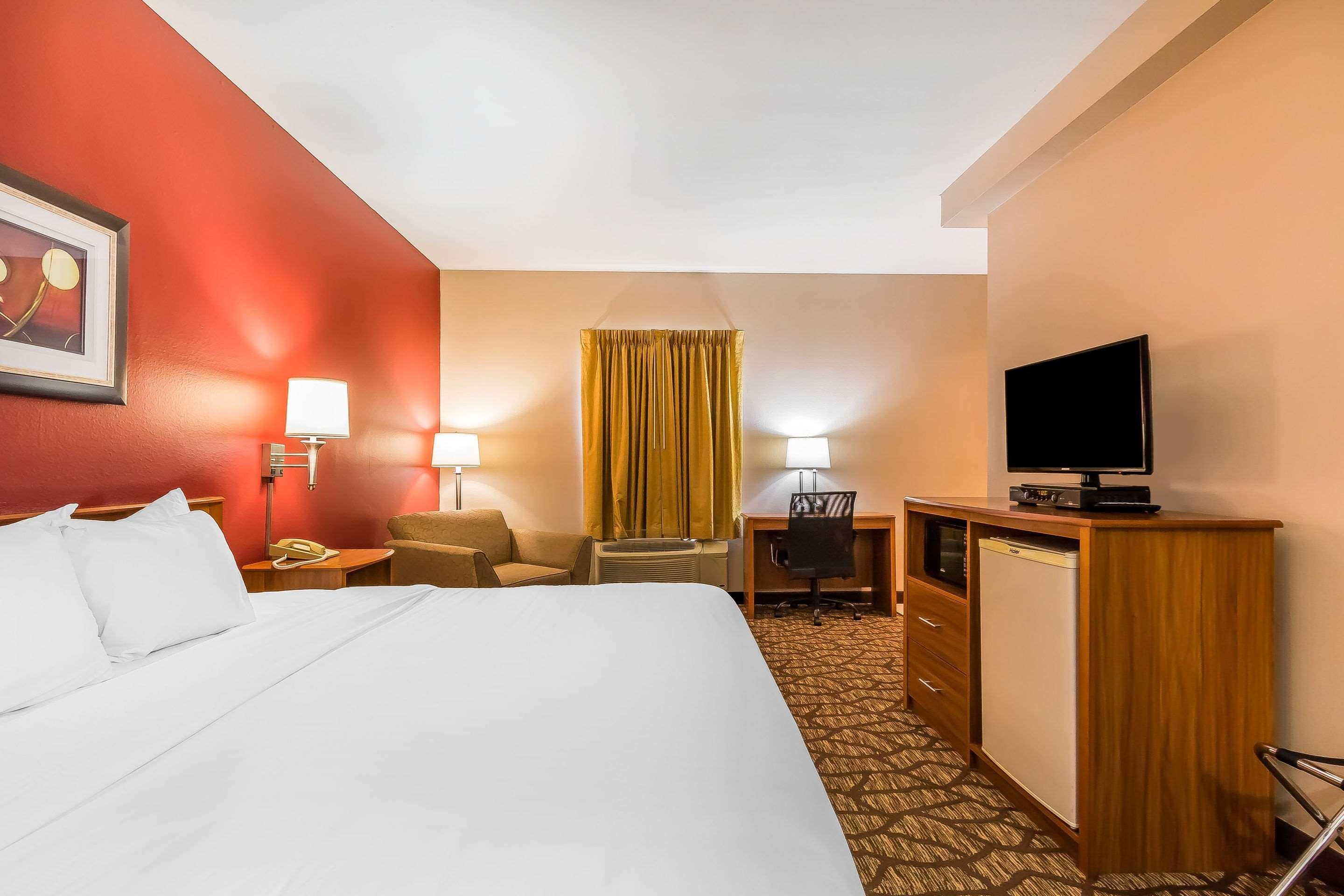 Quality Inn & Suites Chesterfield Village Springfield Kültér fotó