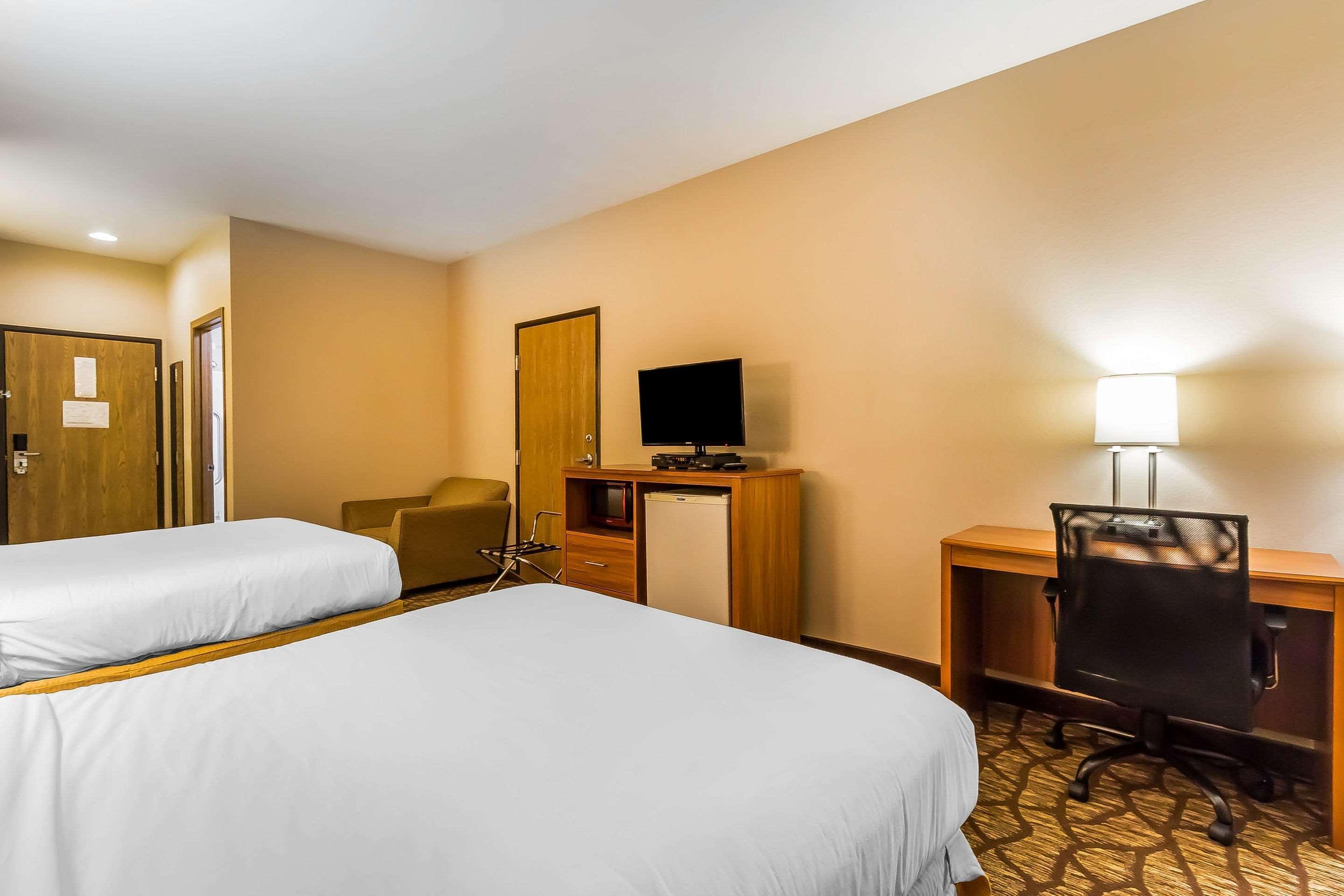 Quality Inn & Suites Chesterfield Village Springfield Kültér fotó