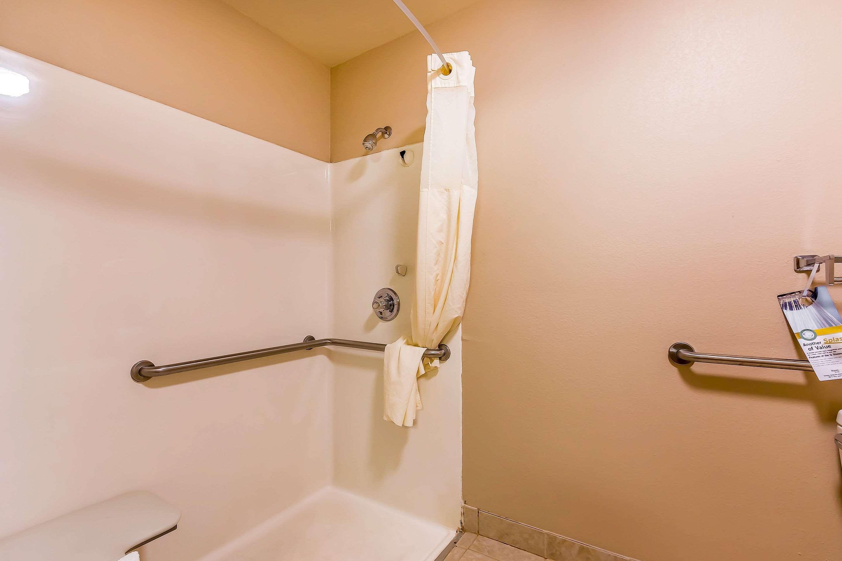 Quality Inn & Suites Chesterfield Village Springfield Kültér fotó
