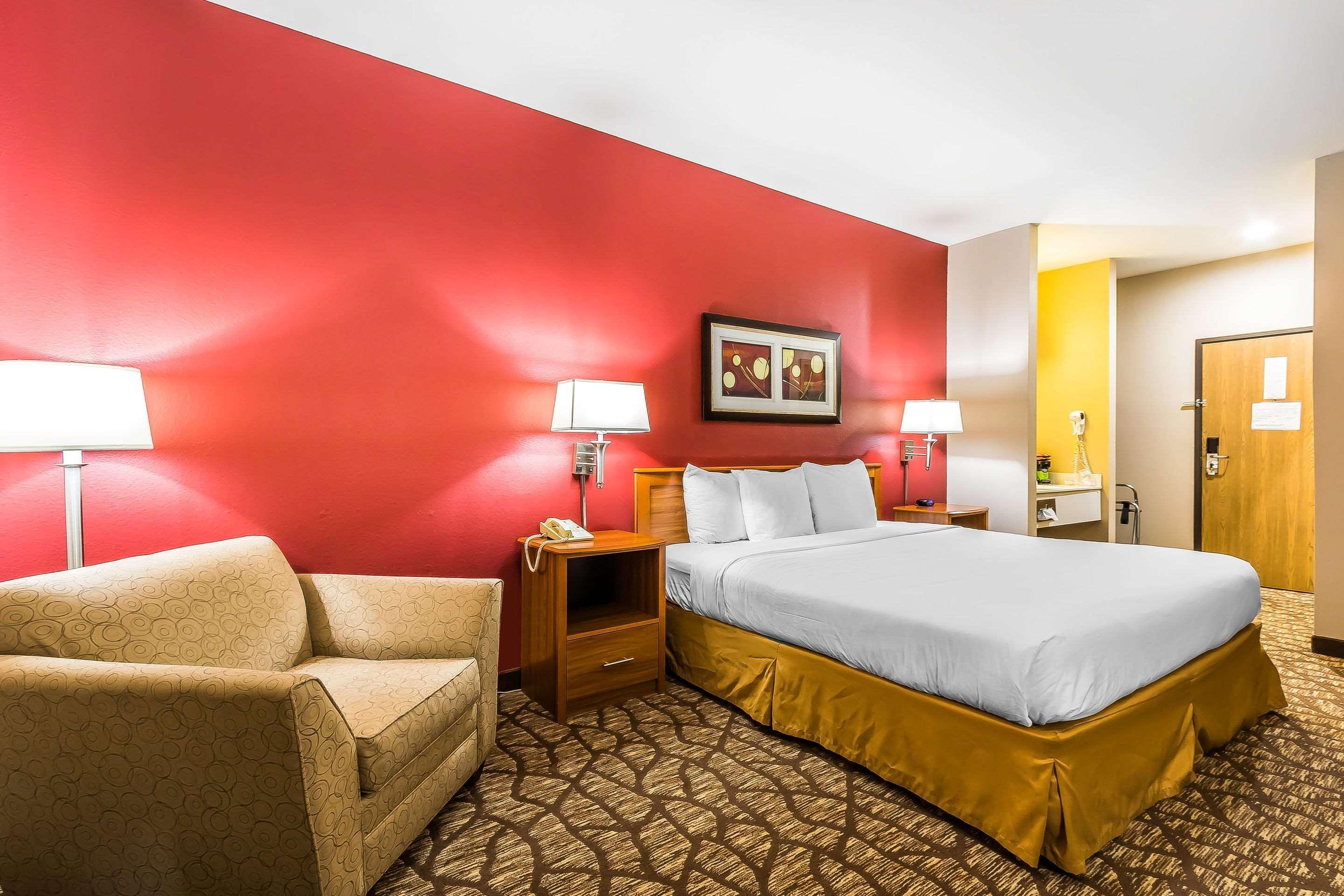 Quality Inn & Suites Chesterfield Village Springfield Kültér fotó