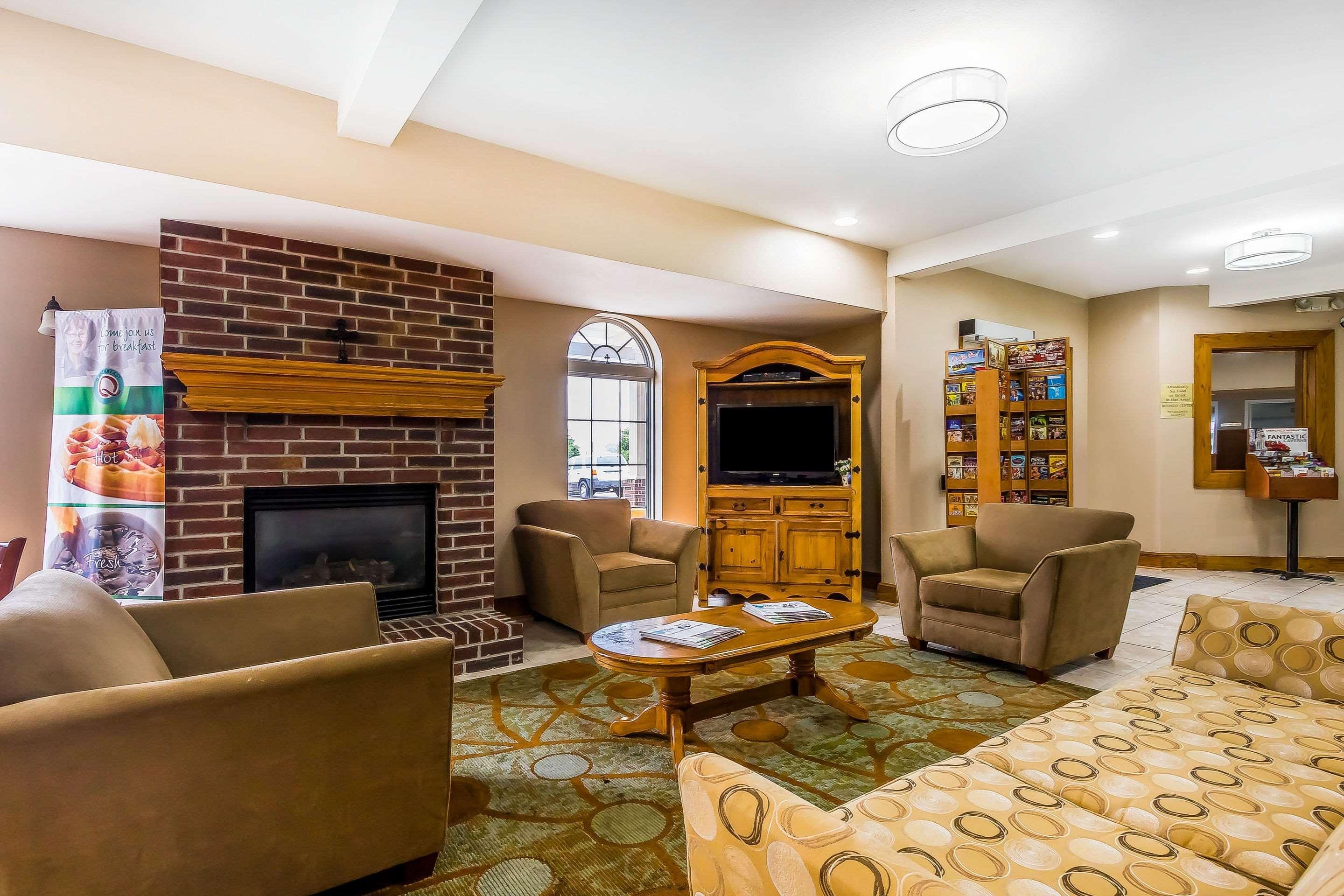 Quality Inn & Suites Chesterfield Village Springfield Kültér fotó