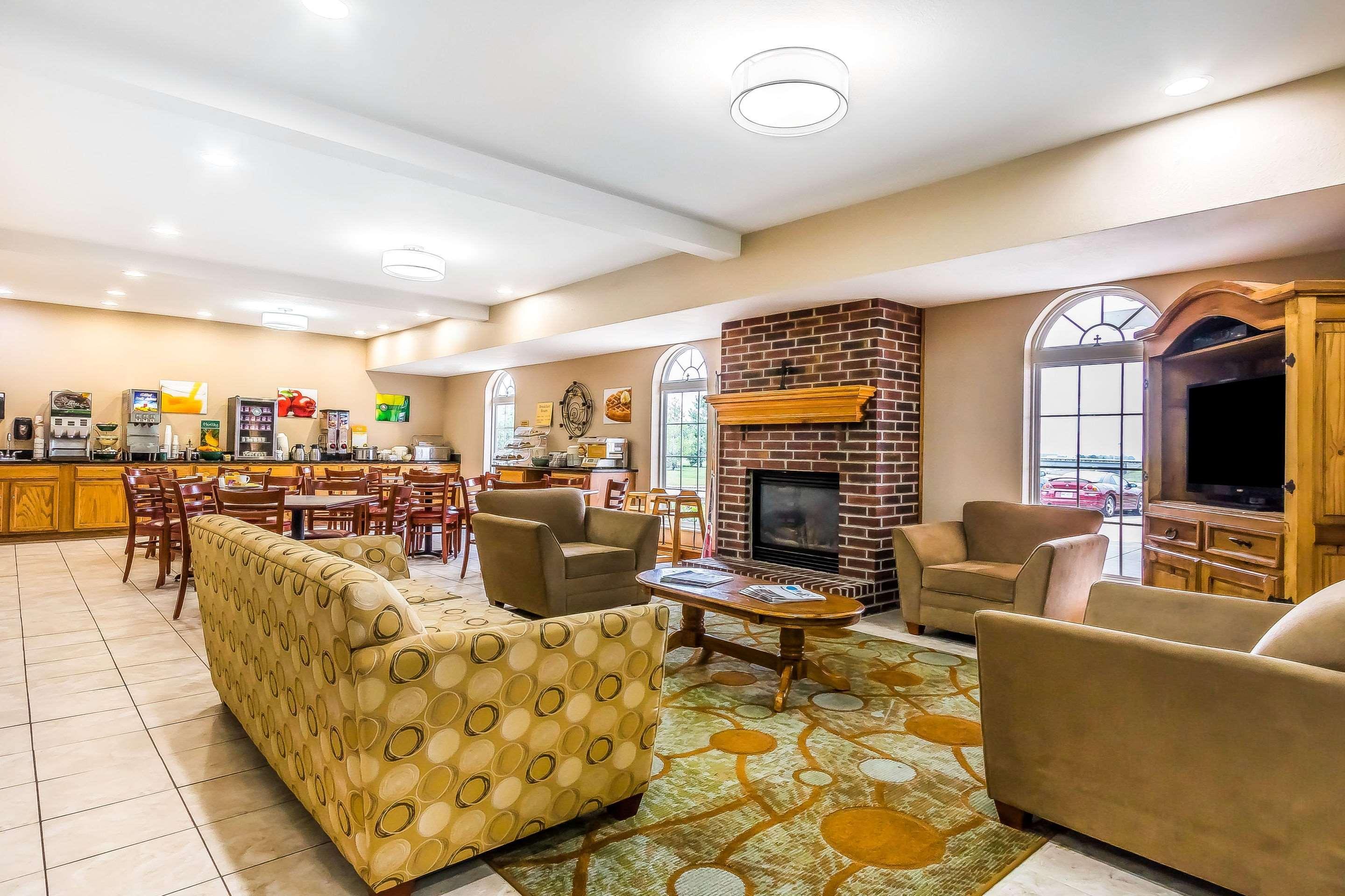 Quality Inn & Suites Chesterfield Village Springfield Kültér fotó