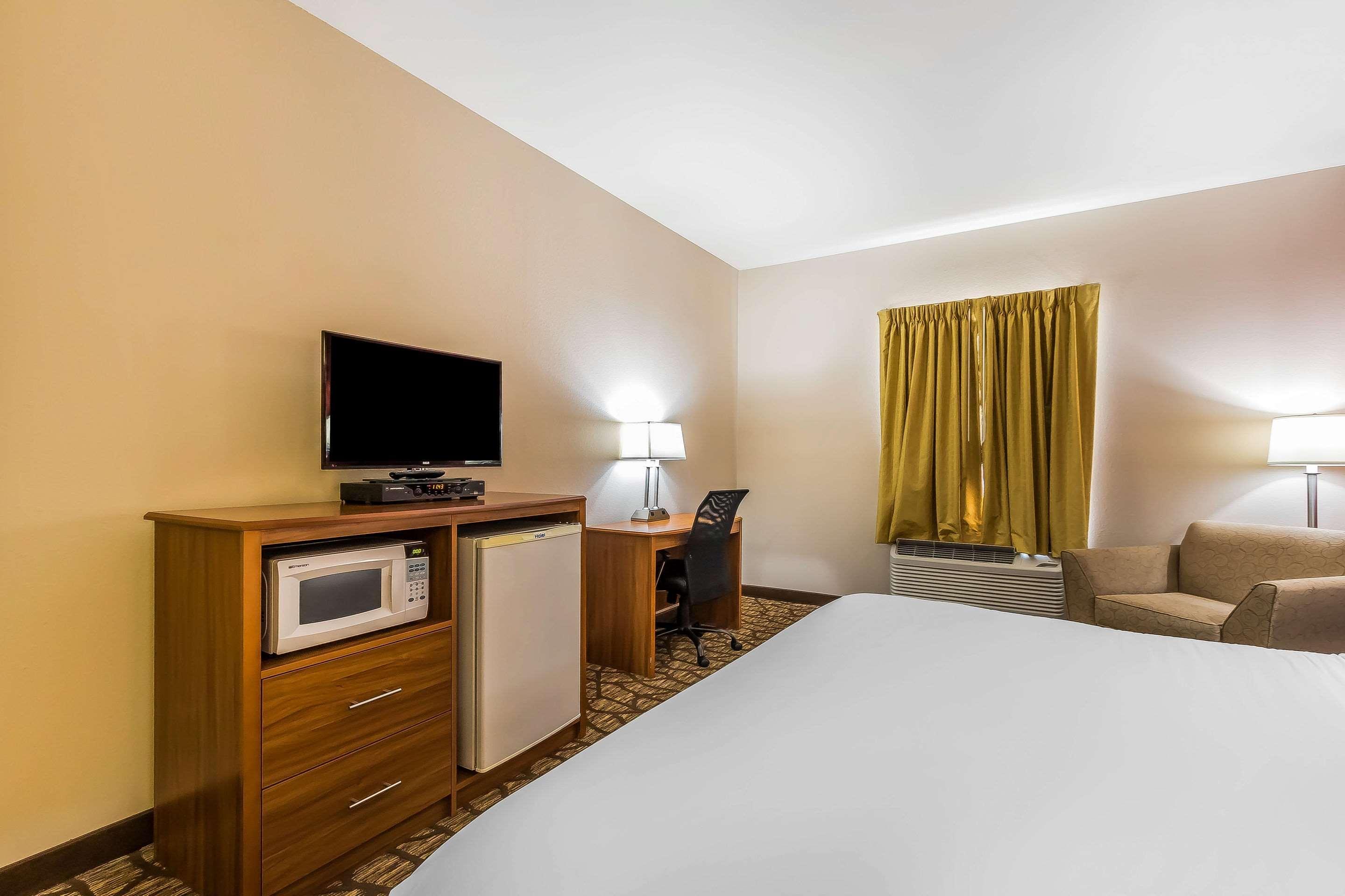 Quality Inn & Suites Chesterfield Village Springfield Kültér fotó