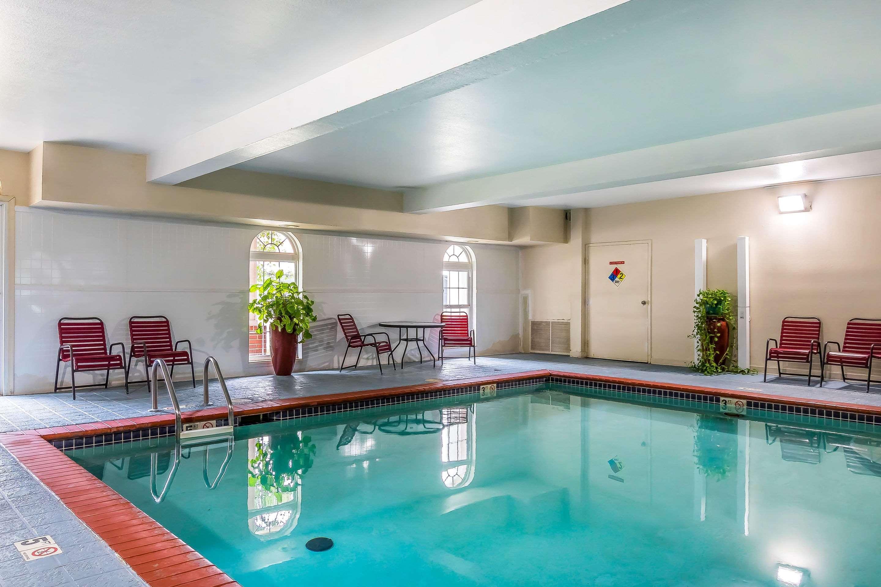 Quality Inn & Suites Chesterfield Village Springfield Kültér fotó