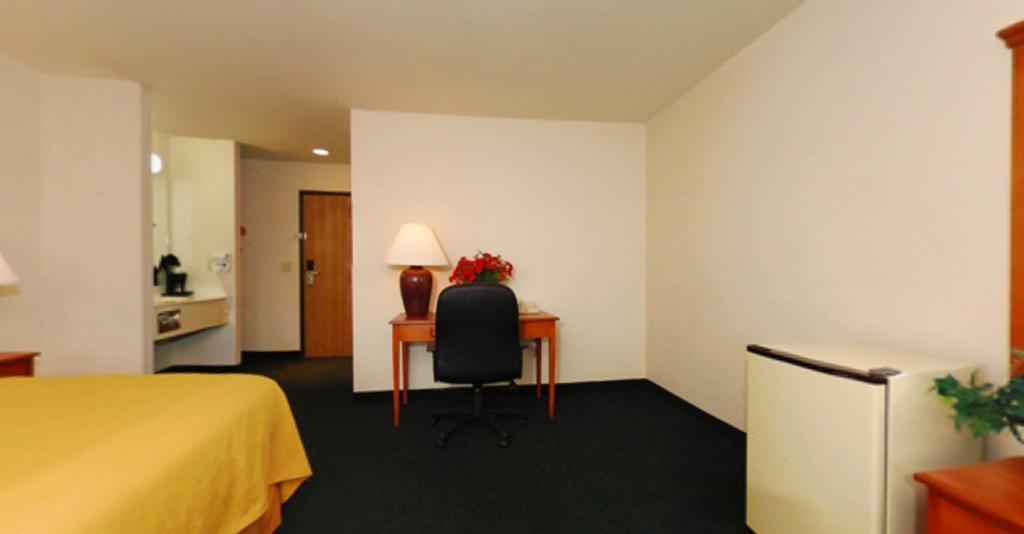 Quality Inn & Suites Chesterfield Village Springfield Kültér fotó