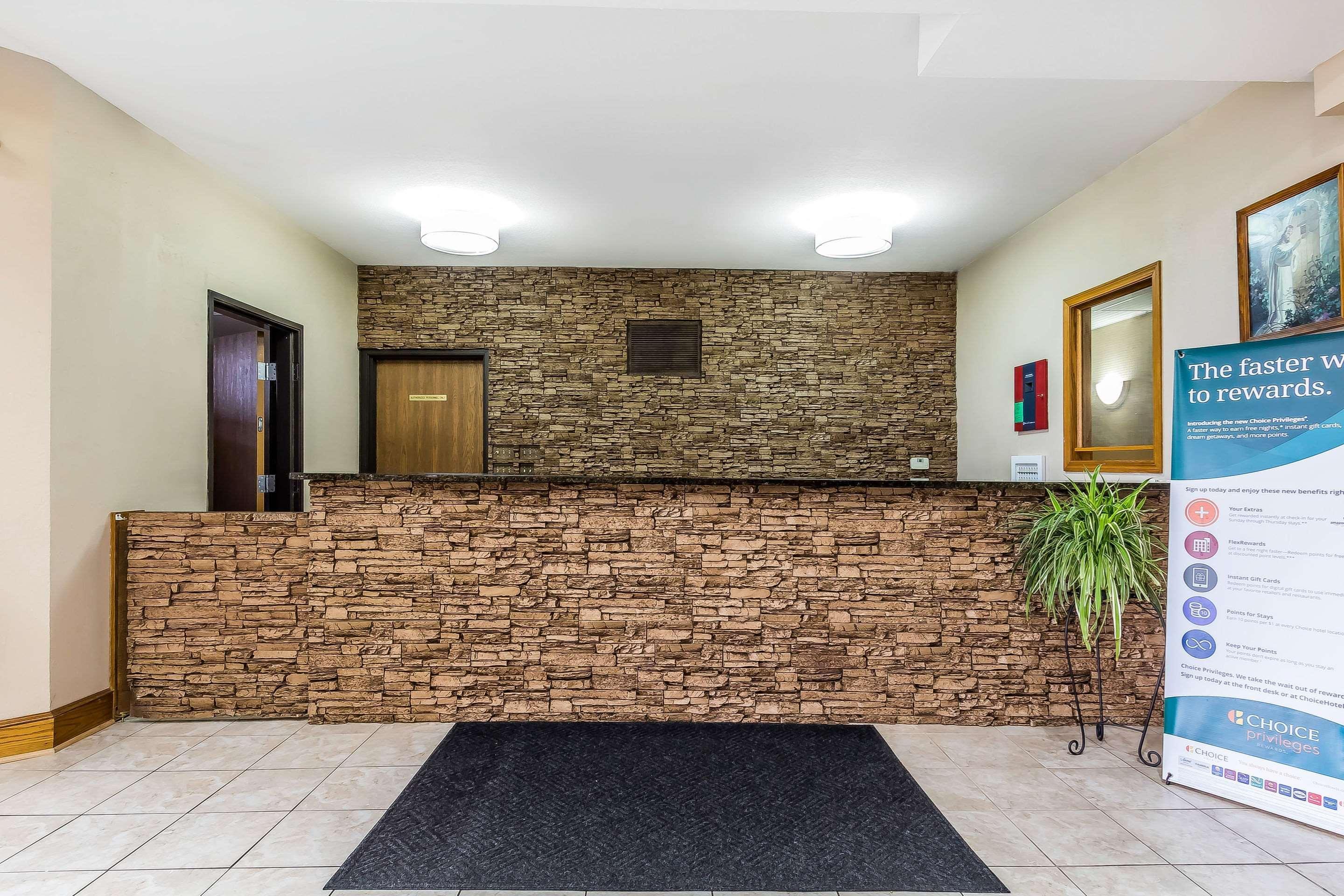 Quality Inn & Suites Chesterfield Village Springfield Kültér fotó