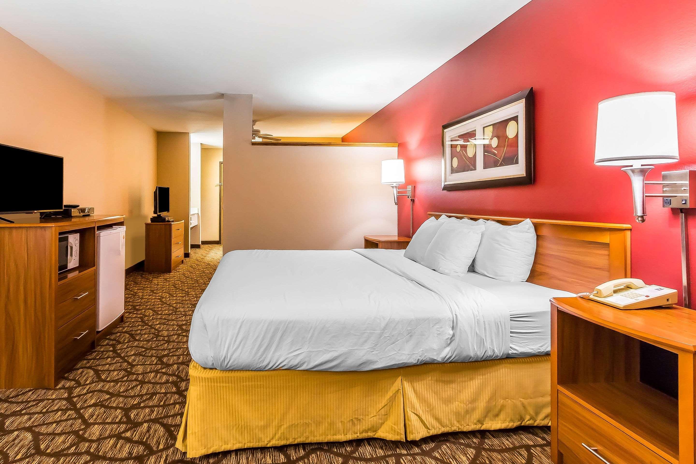 Quality Inn & Suites Chesterfield Village Springfield Kültér fotó