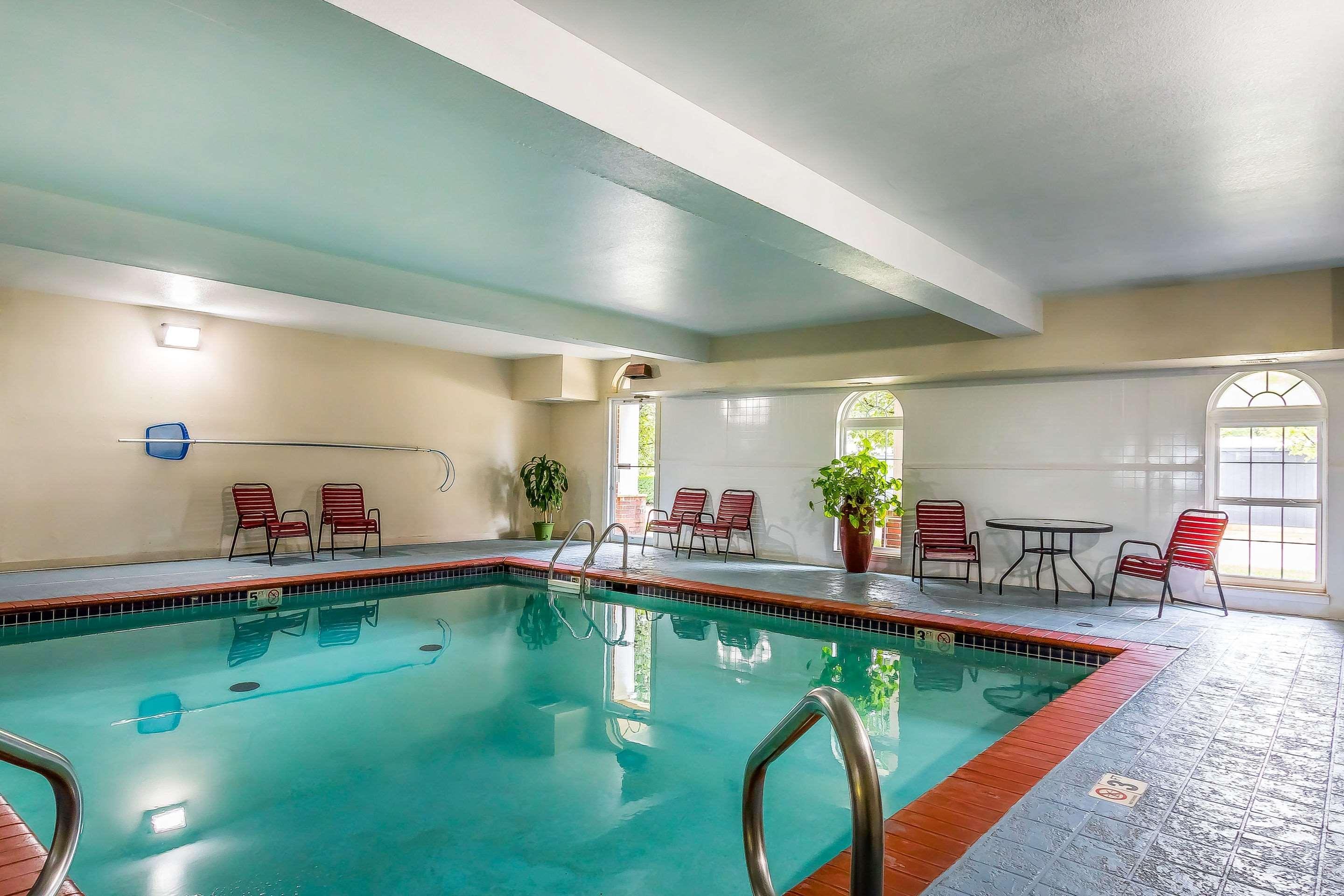 Quality Inn & Suites Chesterfield Village Springfield Kültér fotó