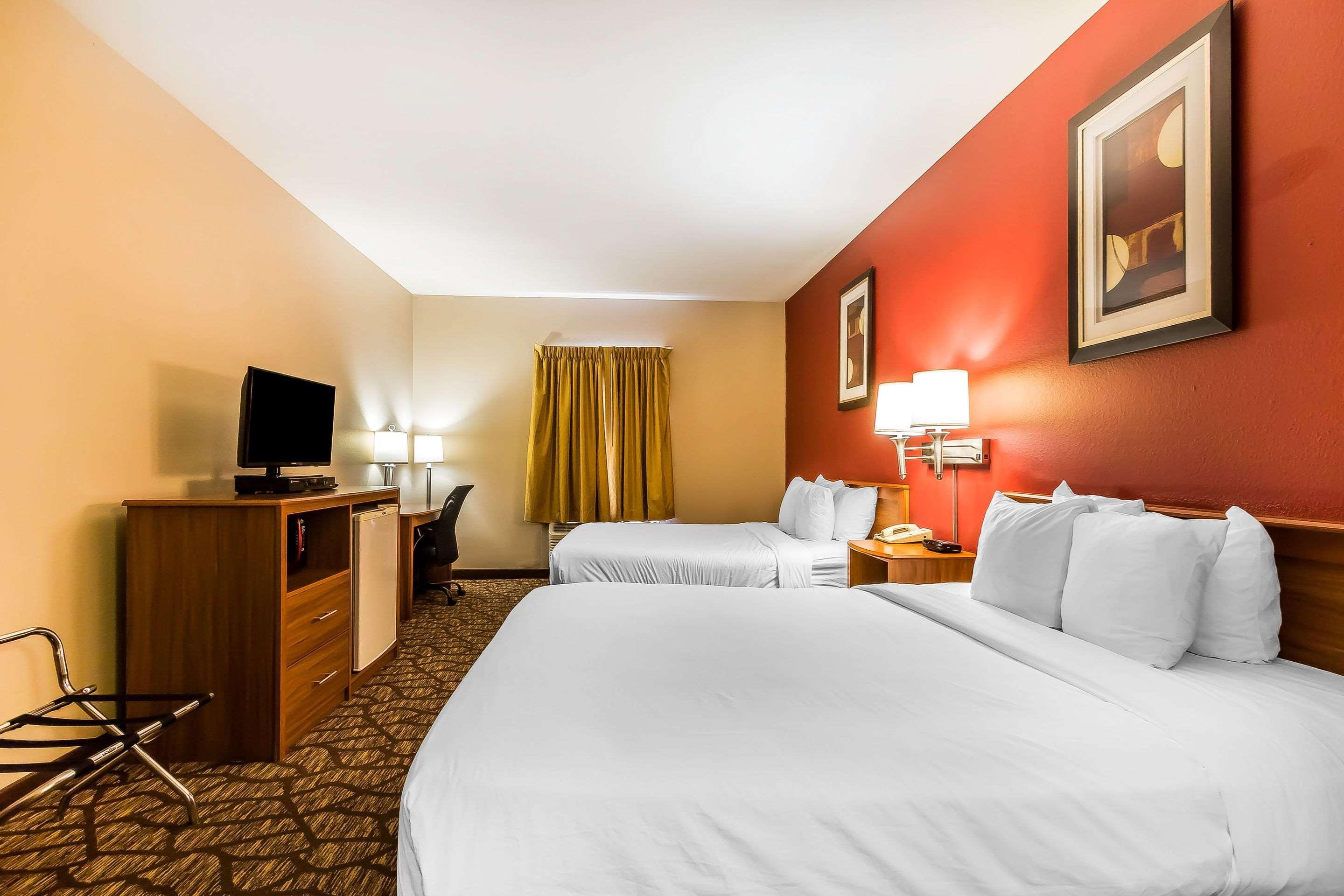 Quality Inn & Suites Chesterfield Village Springfield Kültér fotó