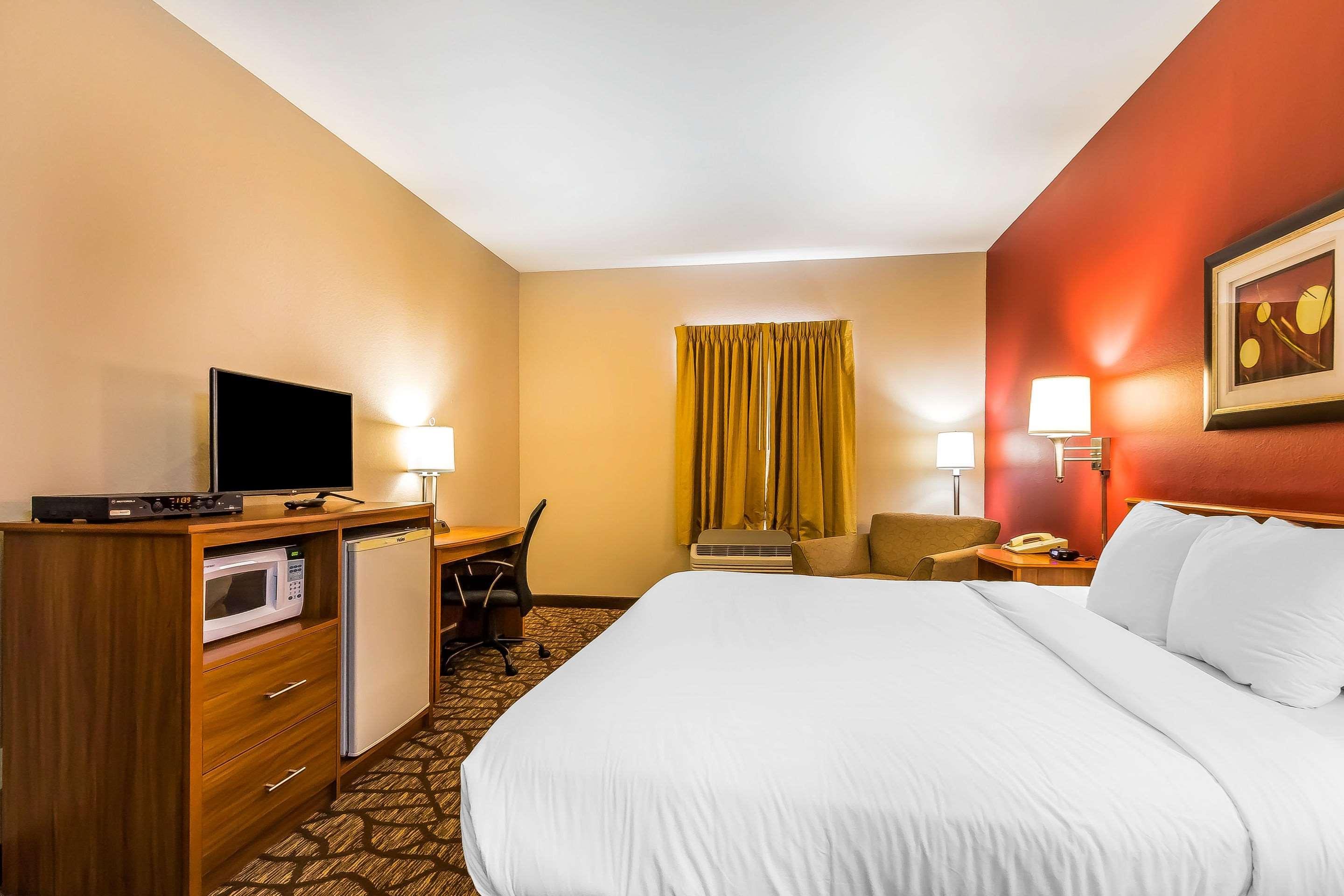 Quality Inn & Suites Chesterfield Village Springfield Kültér fotó