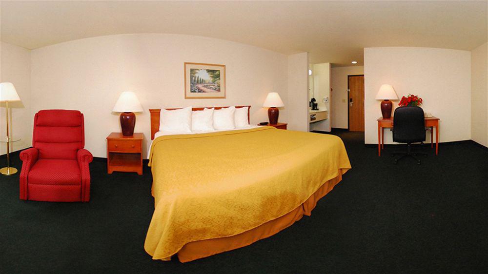 Quality Inn & Suites Chesterfield Village Springfield Kültér fotó